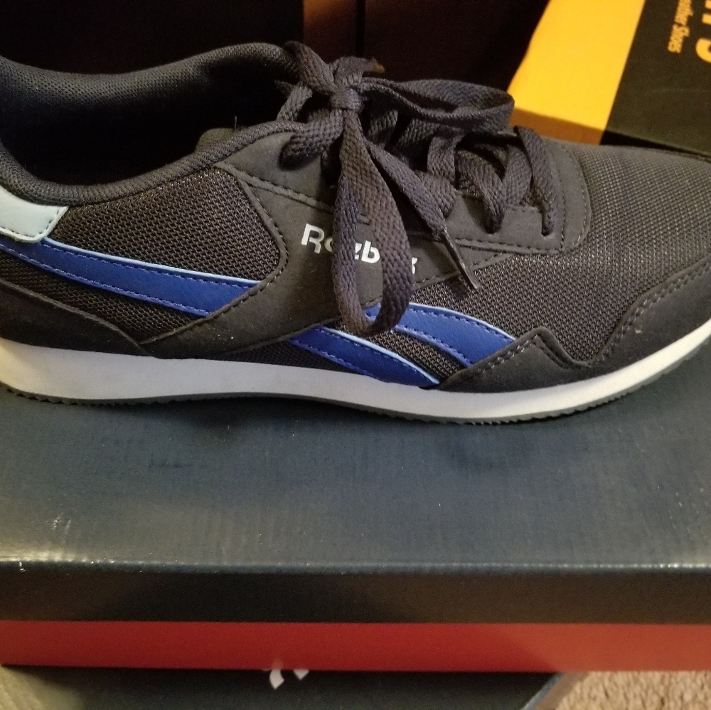 Tennis shoe